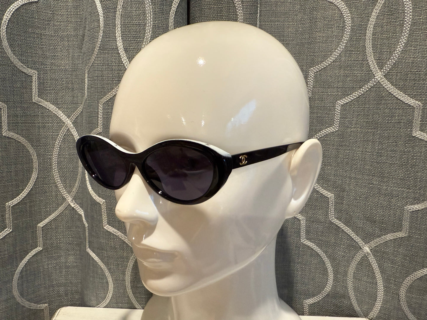 Luxury Sunglasses- CC White Trim Oval
